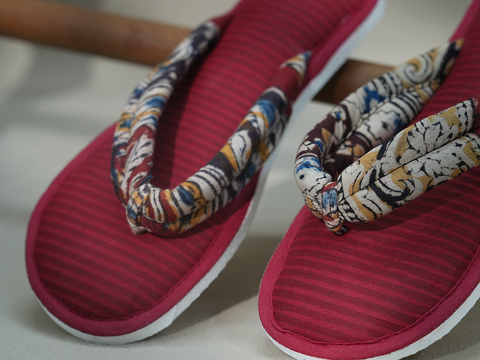 Self Stripes Shades Of Red Cotton Slippers