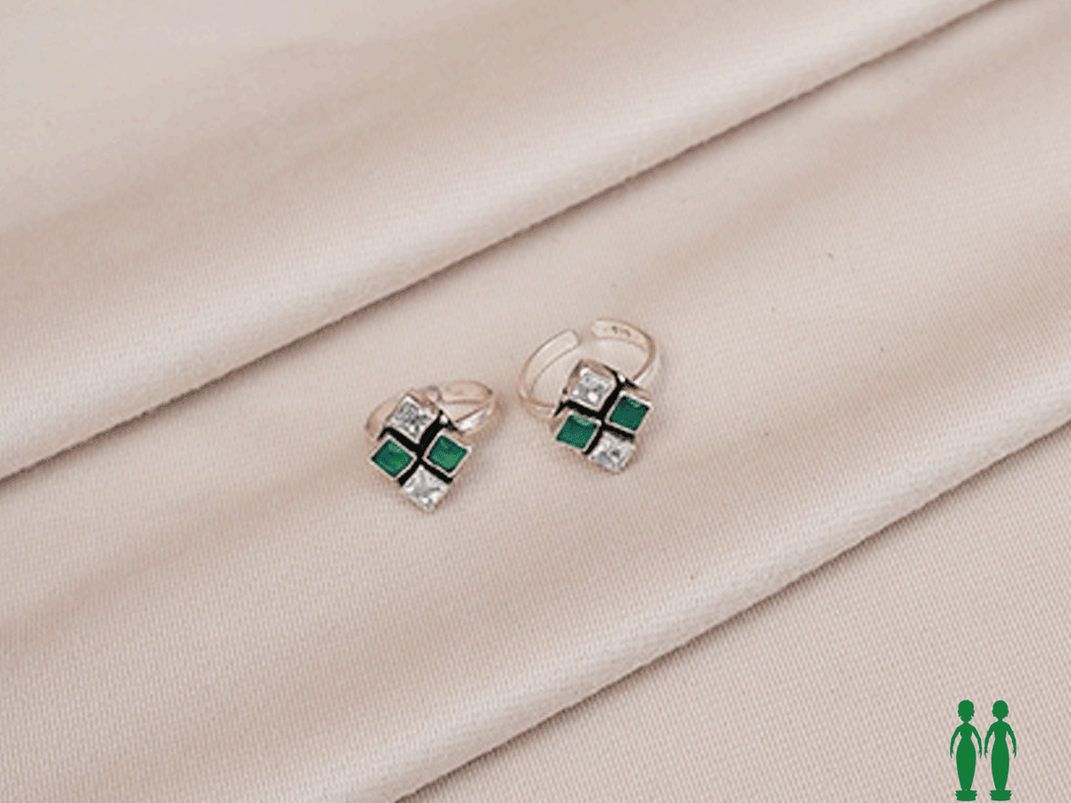 Pair Of Green And Crystal Stone Silver Toe Rings