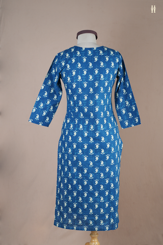 V-Split Neck Paisley Design Capri Blue Cotton Long Kurta