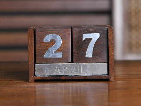 Wooden Never Ending Date Calendar