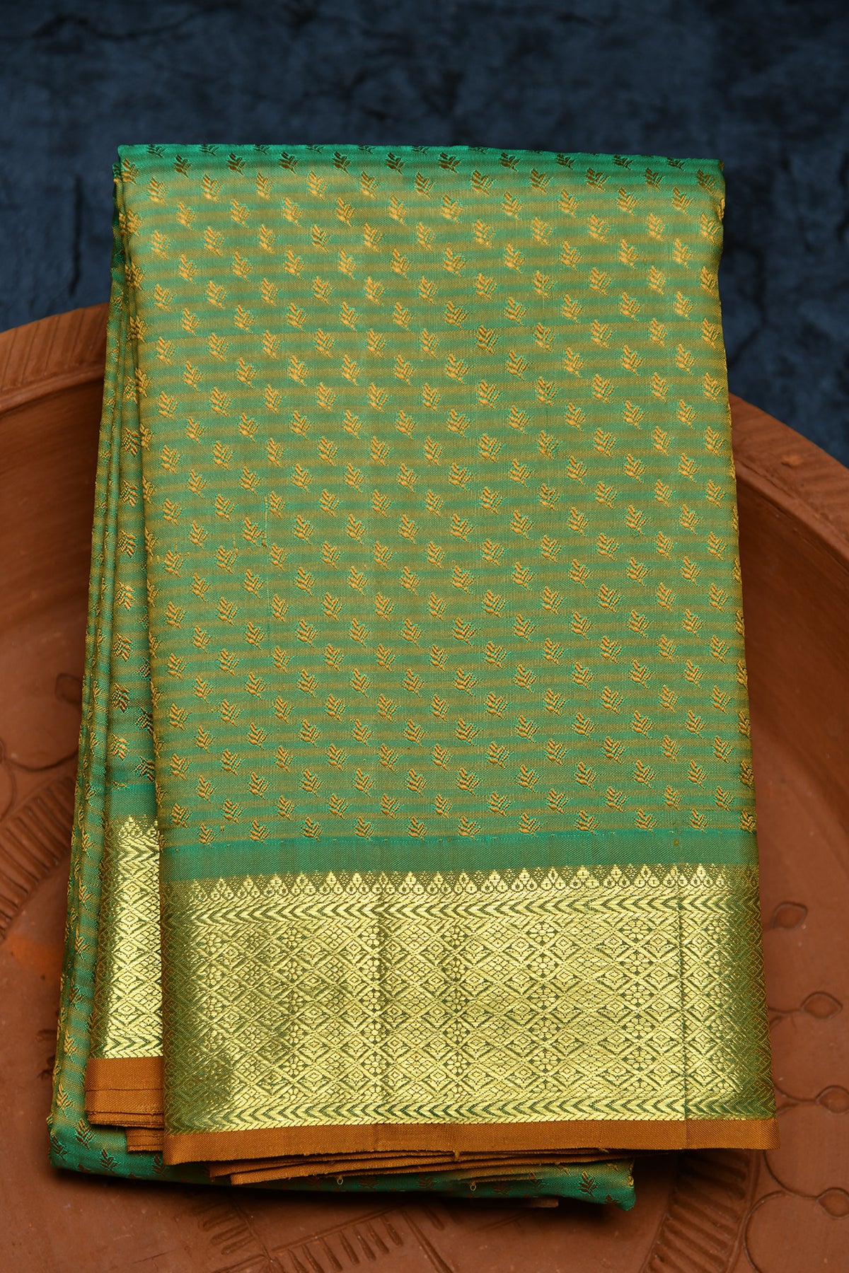 Diamond Border Olive Green Kanchipuram Silk Saree