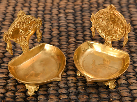 Brass Traditional Chang Chakkaram Vilakku Set