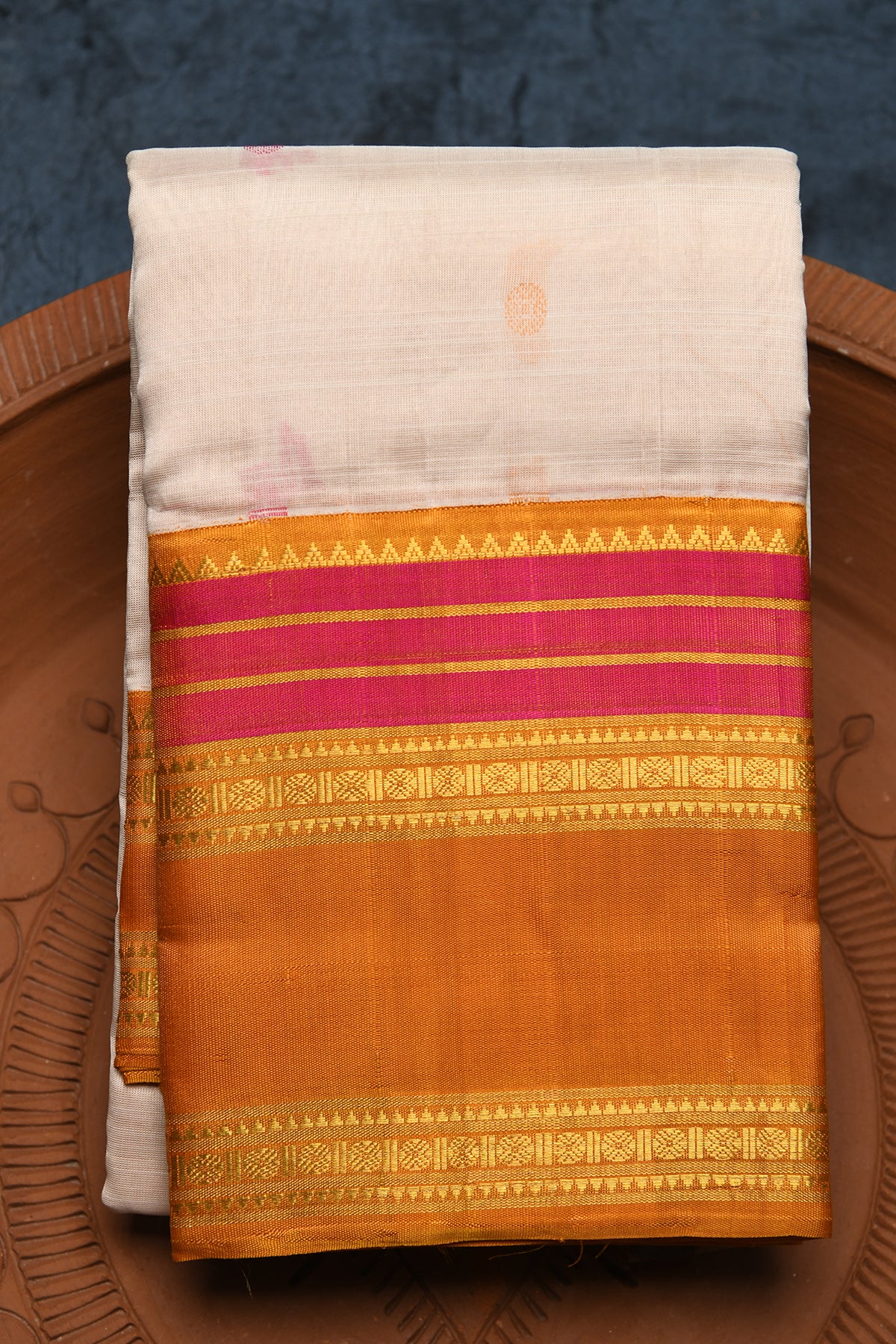 Contrast Korvai Border With Jamdhani Buttis Cream Color Gadwal Silk Saree