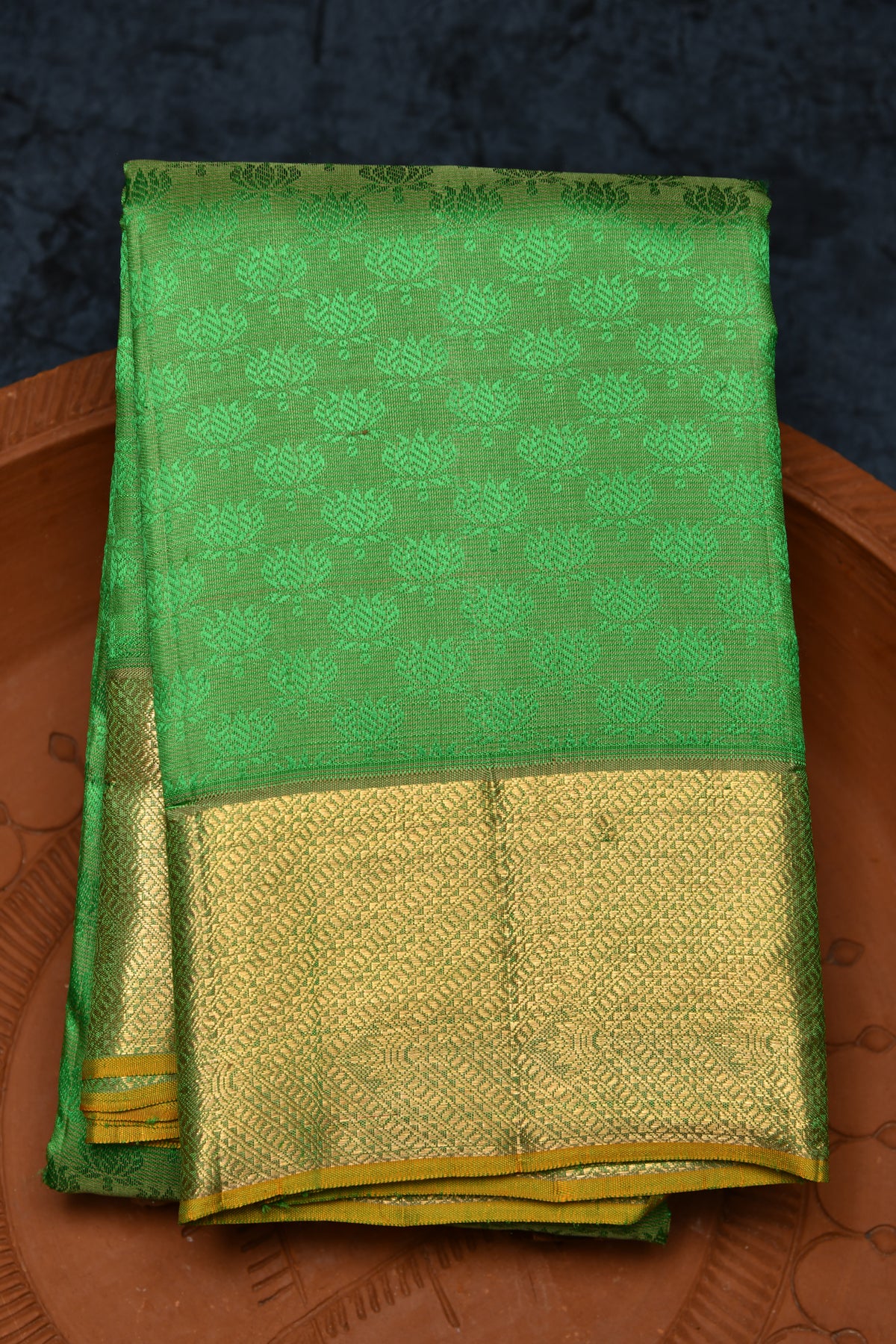 Zari Border With Jacquard Flower Design Parrot Green Kanchipuram Silk Saree