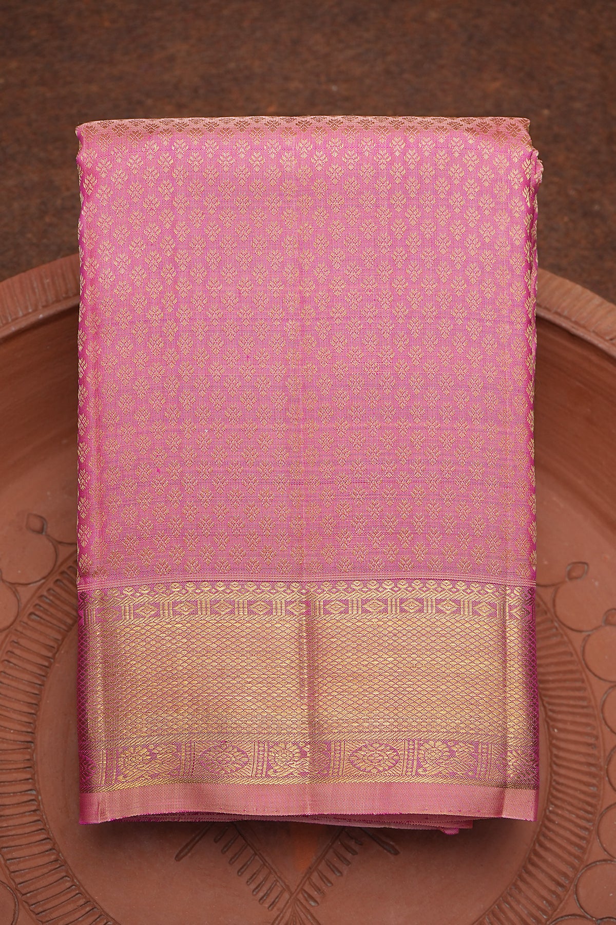 Price : 5500 Rupees+Shipping (M) 😍Pure Silk Saree 😍 Whatsapp : +91 90921  18555 #kanchipuramsilksaree #handloomweaving #pattusare... | Instagram