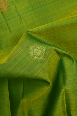 Ogee And Floral Zari Motif Pear Green Kanchipuram Silk Saree