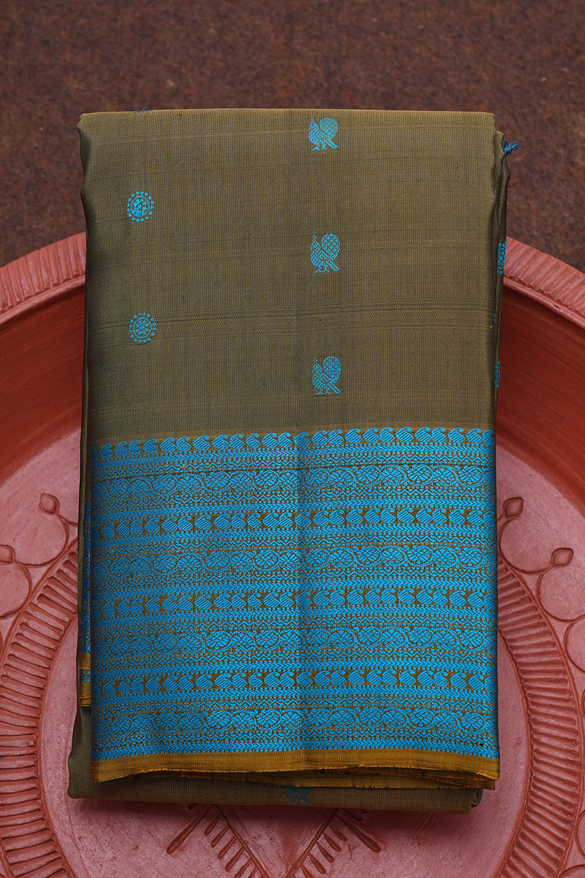 Kanjivaram Silk Saree in Manthuzir with Butta 2592312