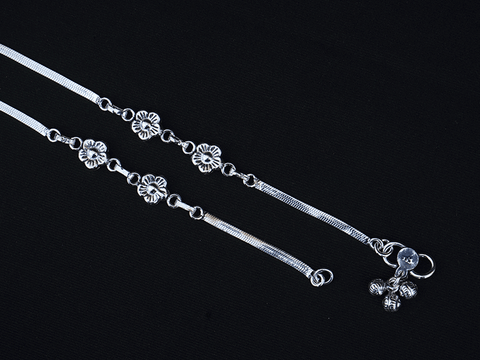 Pair Of Floral Design Light Weight Silver Anklets