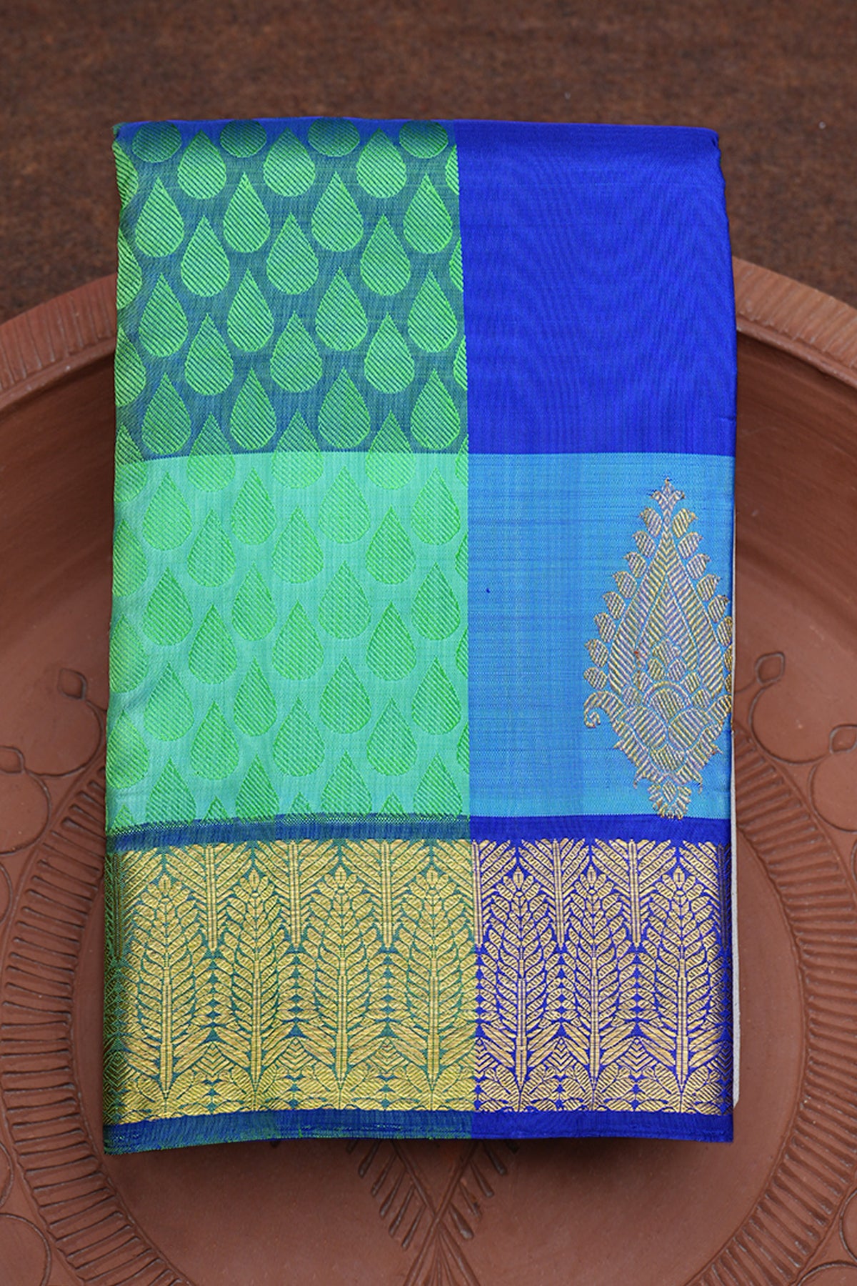 Threadwork And Zari Design Multicolor Kanchipuram Silk Saree