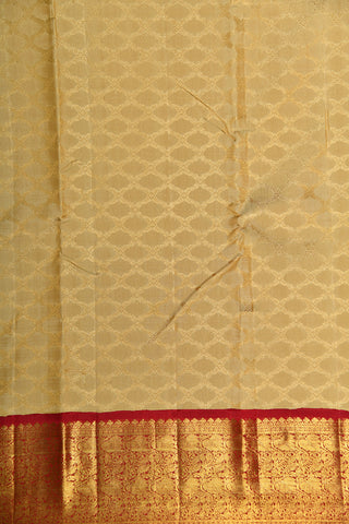 Traditional Leaf Design Korvai Border With Ogee Pattern Beige Kanchipuram Silk Saree