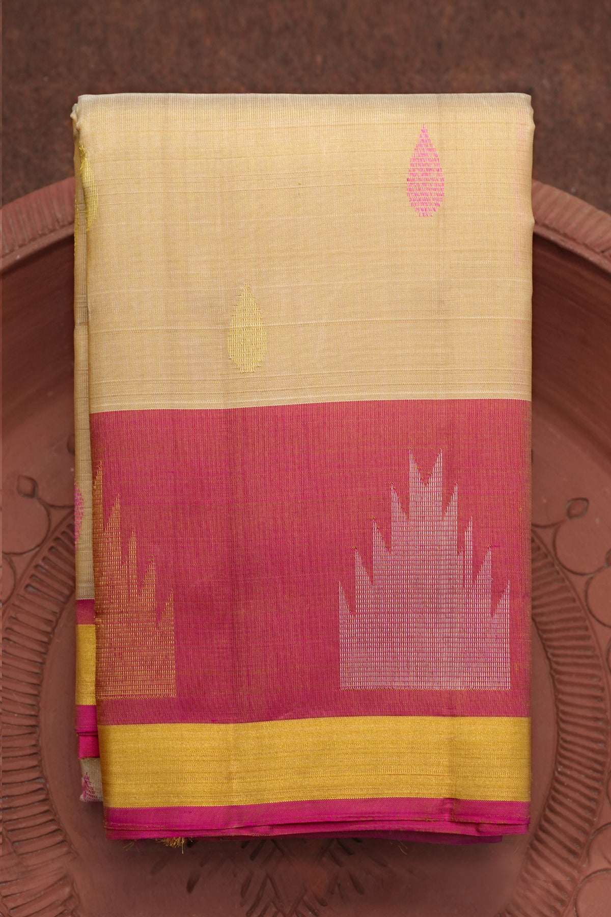 Where can I buy original banarasi silk saree and what is the cost range  usually? - Quora