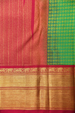 Thread Work Contrast Border Green Kanchipuram Silk Saree